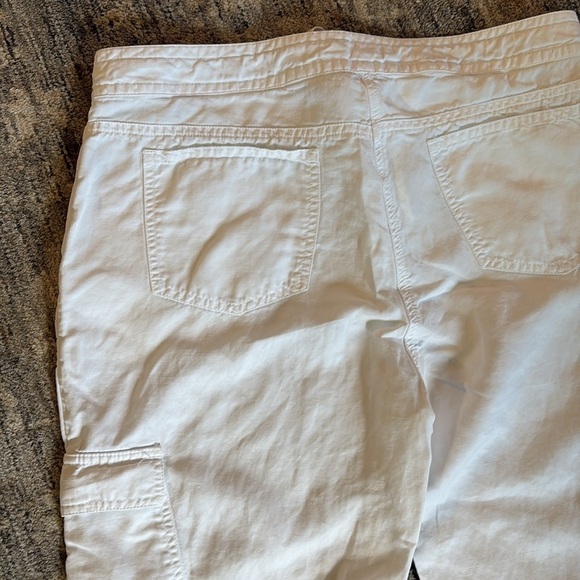 Eileen Fisher white linen blend Pants - size 6P - great condition - Picture 6 of 6